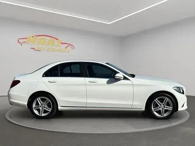 Gebraucht Mercedes C180 156 PS (114 kW) 2019 Weiß Limousine