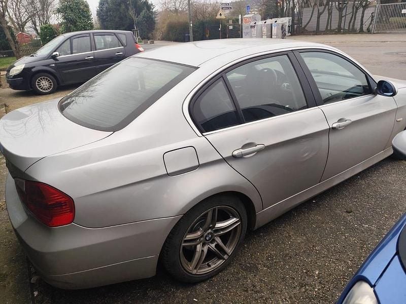 Gebraucht BMW 325 218 PS (160 kW) 2005 Silber Limousine