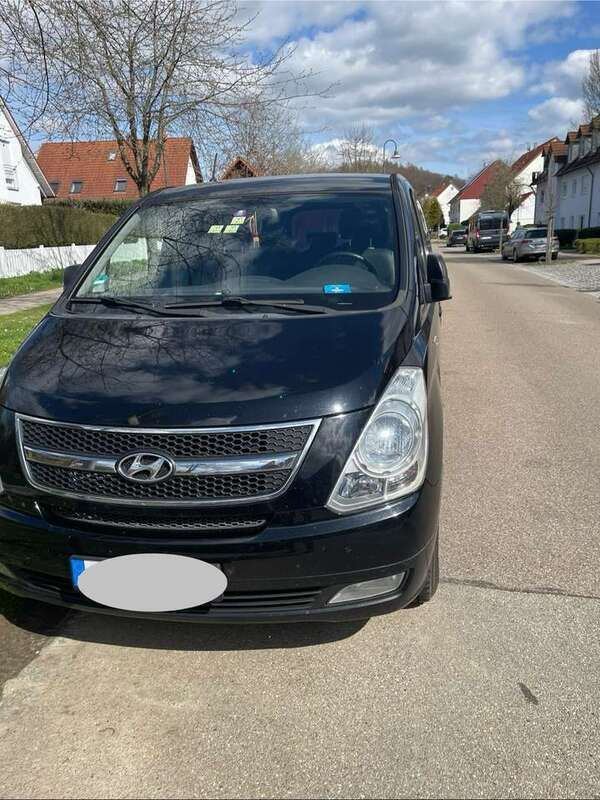 Schwarz Gebraucht 2011 Hyundai H-1 Van / Kleinbus | 8.400 € (Teuer) - Bild 1/4