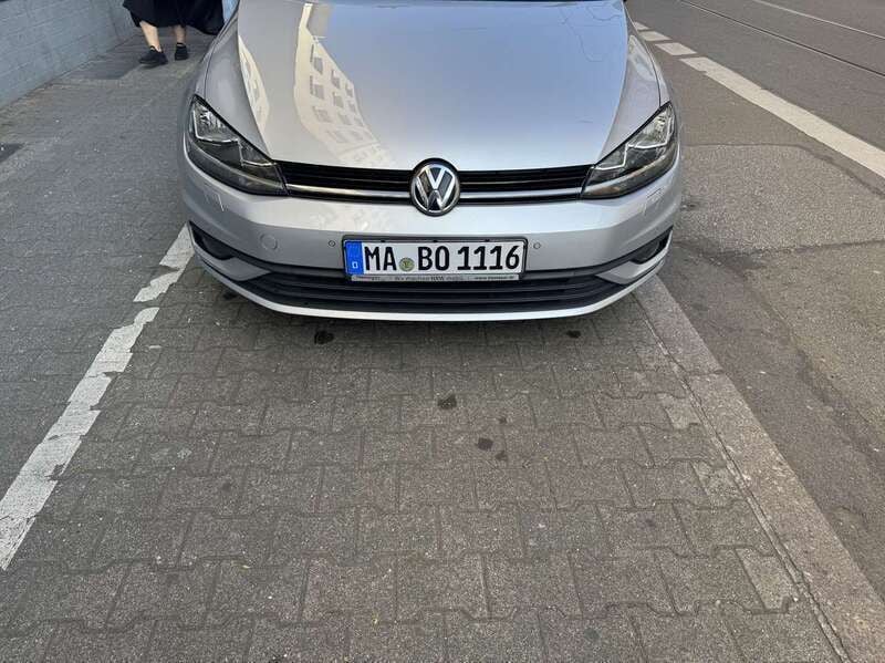 Grau Gebraucht 2019 VW Golf VII Limousine | 14.000 € (Guter Preis) - Bild 1/4