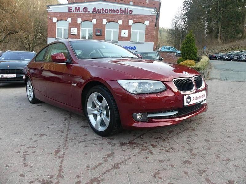 Gebraucht BMW 320 Sport Line 170 PS (125 kW) 2011 Rot Coupé