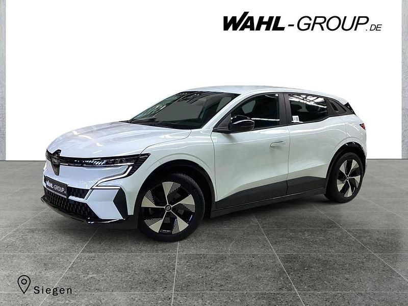 Weiß Gebraucht 2023 Renault Megane E-Tech Equilibre Limousine | 23.990 € - Bild 1/4