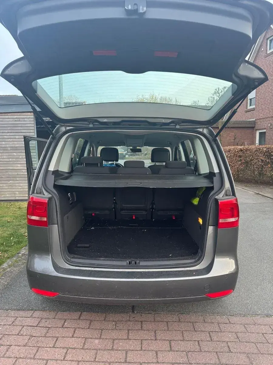 Gebraucht VW Touran Highline 140 PS (102 kW) 2012 Grau Van / Kleinbus