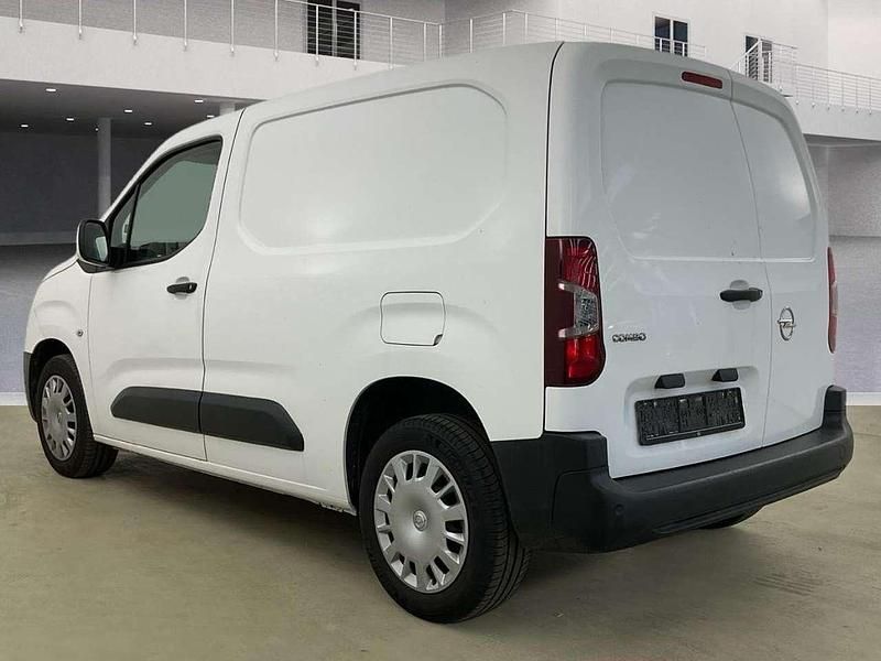 Gebraucht Opel Combo Edition 131 PS (96 kW) 2020 Jade weiss/arktis weiss Van / Kleinbus