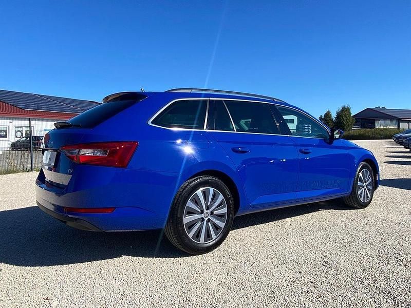 Gebraucht Skoda Superb Ambition 218 PS (160 kW) 2022 Modra energy/energy blue Kombi