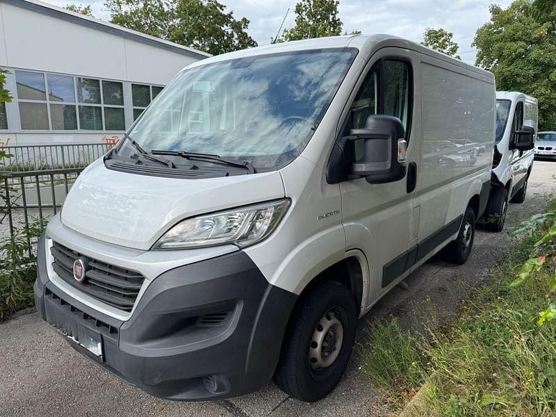 Weiß Gebraucht 2023 Fiat Ducato Van | 21.500 € (Guter Preis) - Bild 1/4