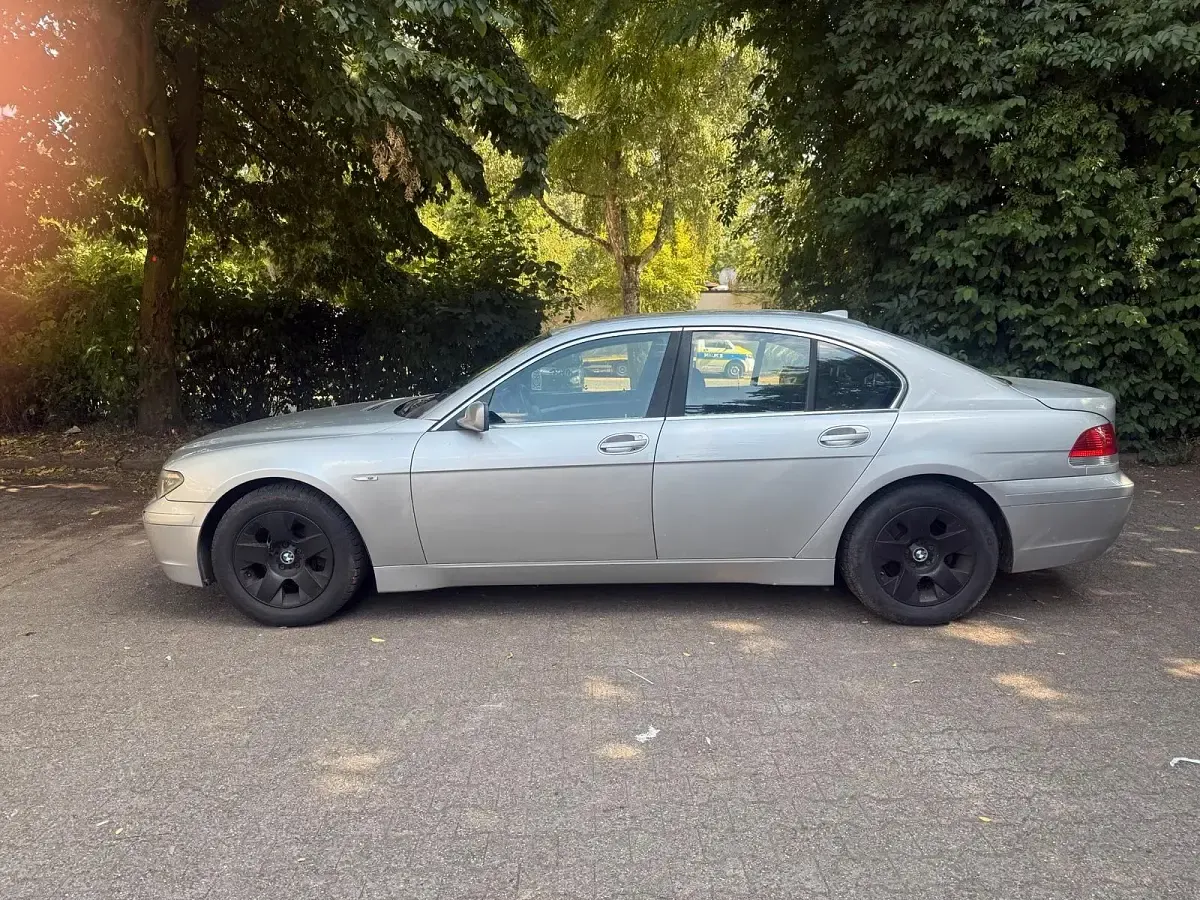 Gebraucht BMW 735 272 PS (200 kW) 2004 Silber Limousine