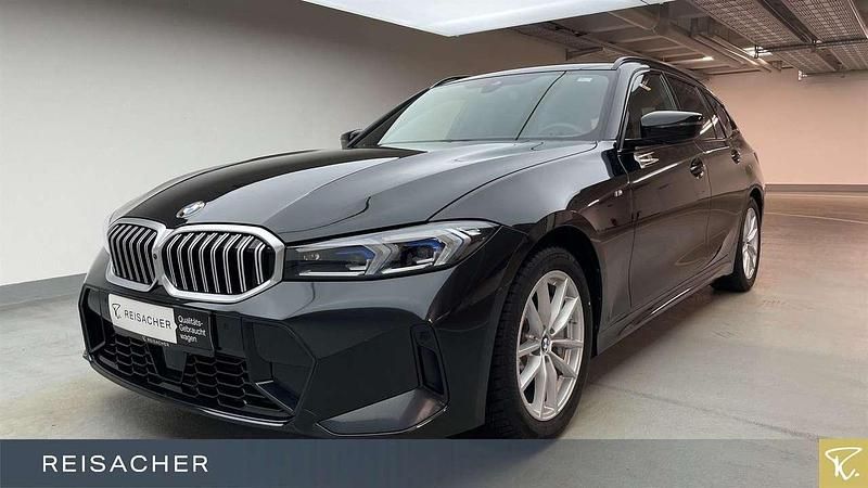 Saphirschwarz Gebraucht 2024 BMW 330 Shadowline Kombi | 44.569 € (Fairer Preis) - Bild 1/4