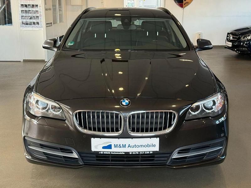 Braun Gebraucht 2015 BMW 520 Comfort Edition Kombi | 17.990 € (Etwas zu teuer) - Bild 1/4