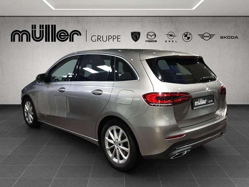 Gebraucht Mercedes B200 163 PS (119 kW) 2020 Mojavesilber metalliclack Kleinwagen