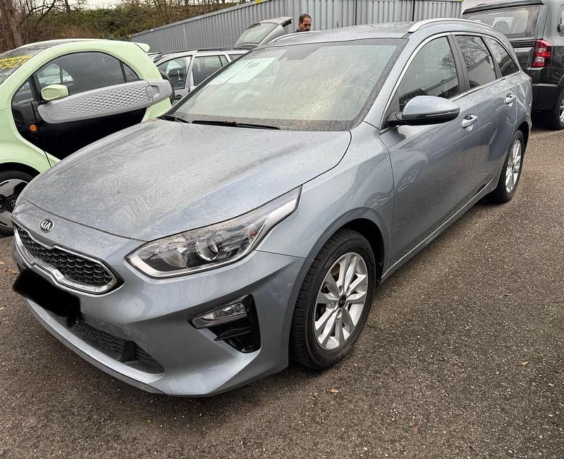 Silber Gebraucht 2020 Kia Ceed Sportswagon Kombi | 15.900 € (Guter Preis) - Bild 1/4