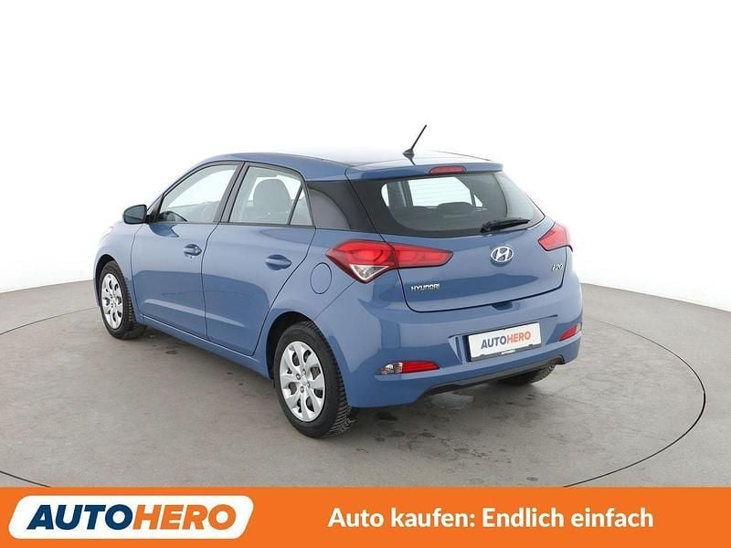 Gebraucht Hyundai i20 Classic 84 PS (61 kW) 2017 Blau Limousine