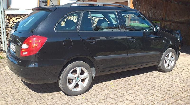 Schwarz Gebraucht 2009 Skoda Fabia Style Kombi | 1.300 € (Superpreis) - Bild 1/4