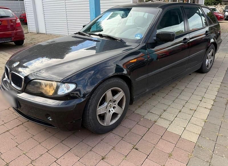 Schwarz Gebraucht 2005 BMW 318 Sport Line Kombi | 1.350 € (Guter Preis) - Bild 1/4
