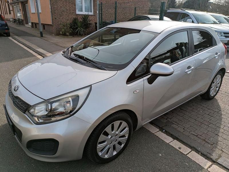 Gebraucht Kia Rio Edition 7 75 PS (55 kW) 2012 Silber Limousine
