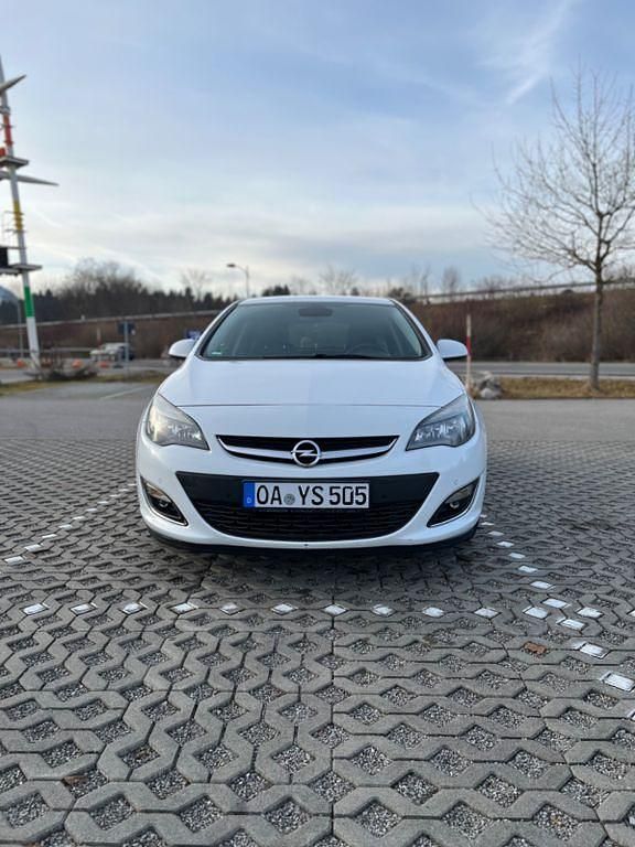 Gebraucht Opel Astra 140 PS (102 kW) 2012 Weiß Kombi