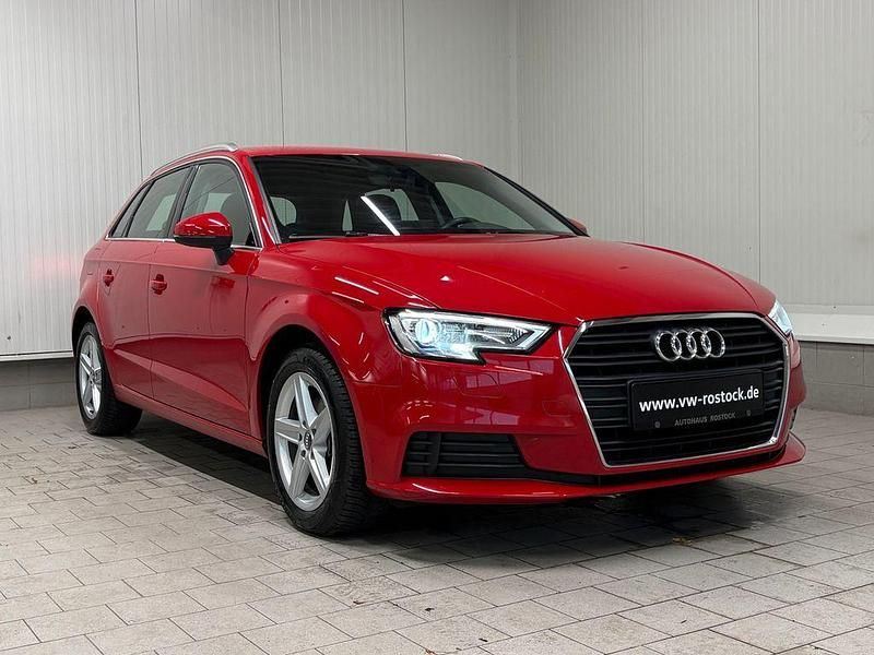Gebraucht Audi A3 Comfort 150 PS (110 kW) 2019 Rot Limousine