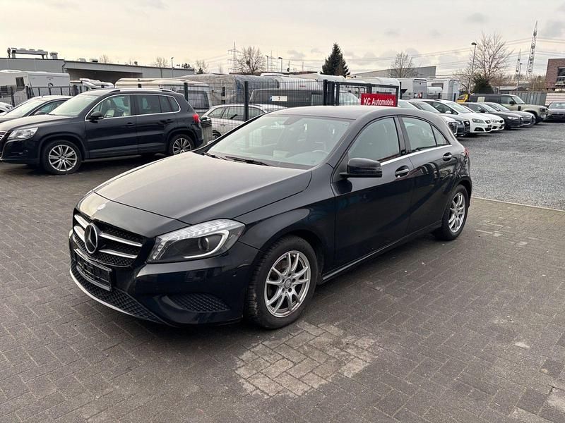 Gebraucht Mercedes A180 109 PS (80 kW) 2014 Schwarz Limousine