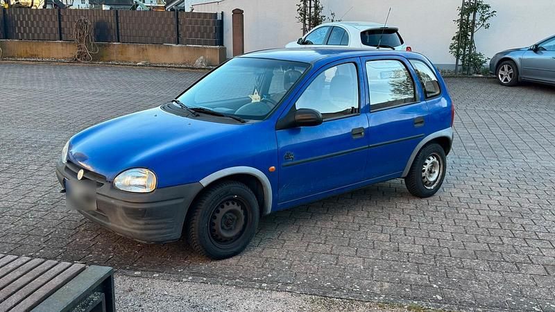 Second-hand Opel Corsa 45 CP (33 kW) 1995 Albastru Hatchback
