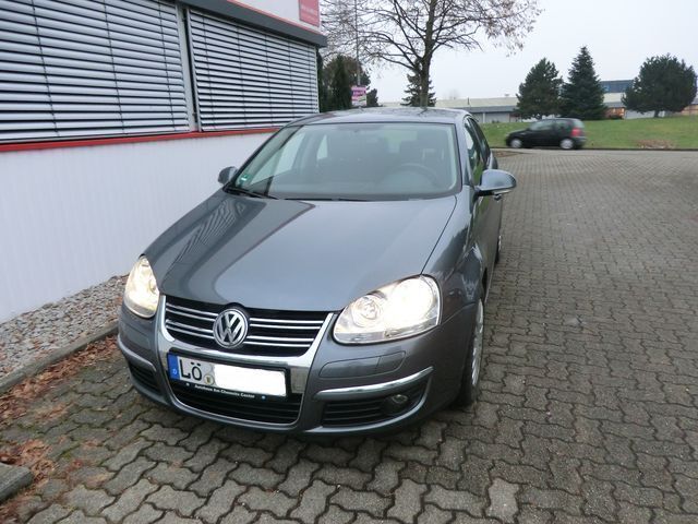 Second-hand VW Jetta 116 CP (85 kW) 2006 Gri Berlinǎ