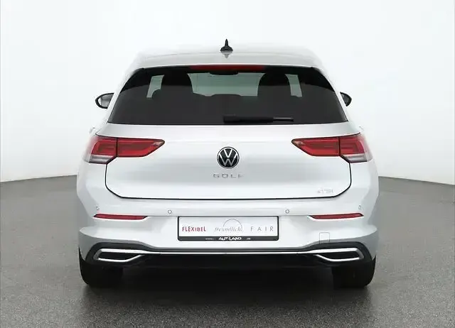 Gebraucht VW Golf VIII Life 150 PS (110 kW) 2023 Silber Limousine