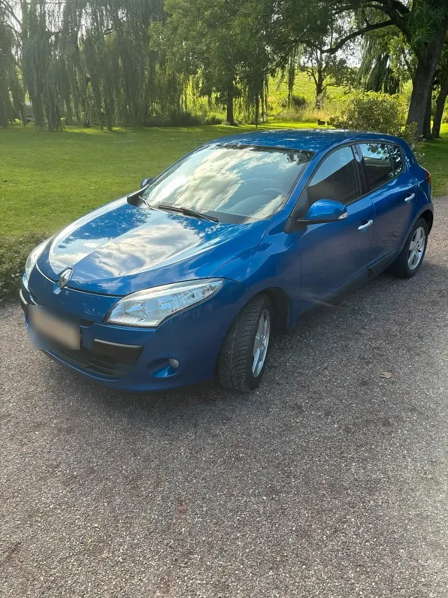 Gebraucht Renault Mégane 110 PS (80 kW) 2012 Blau Limousine
