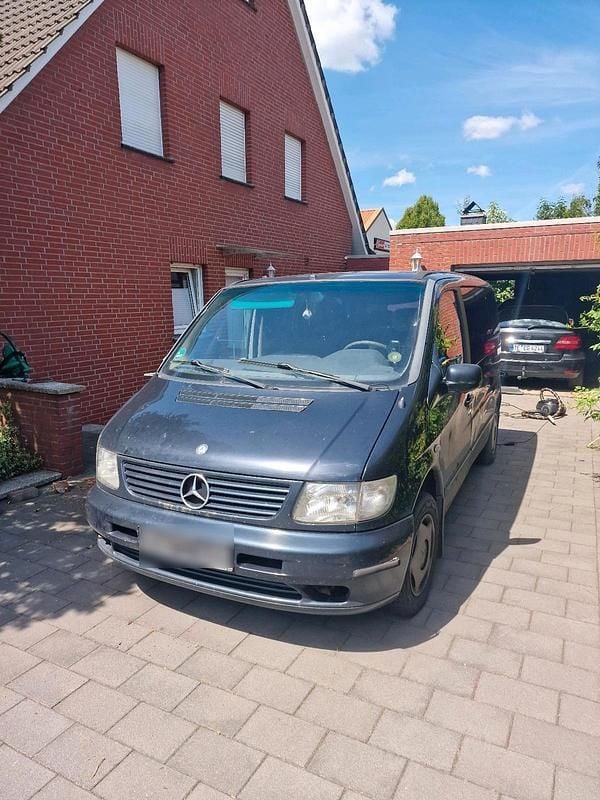 Schwarz Gebraucht 2000 Mercedes V220 Van / Kleinbus | 1.400 € - Bild 1/4