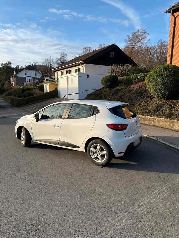 Gebraucht Renault Clio IV Life 75 PS (55 kW) 2016 Weiß Limousine