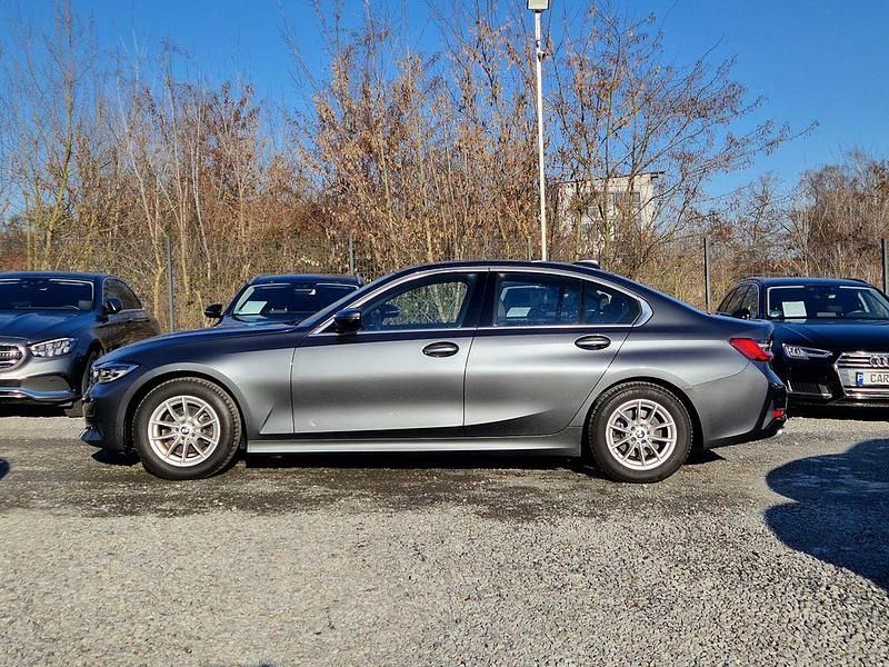 Gebraucht BMW 318 Advantage 150 PS (110 kW) 2021 Mineralgrau Limousine