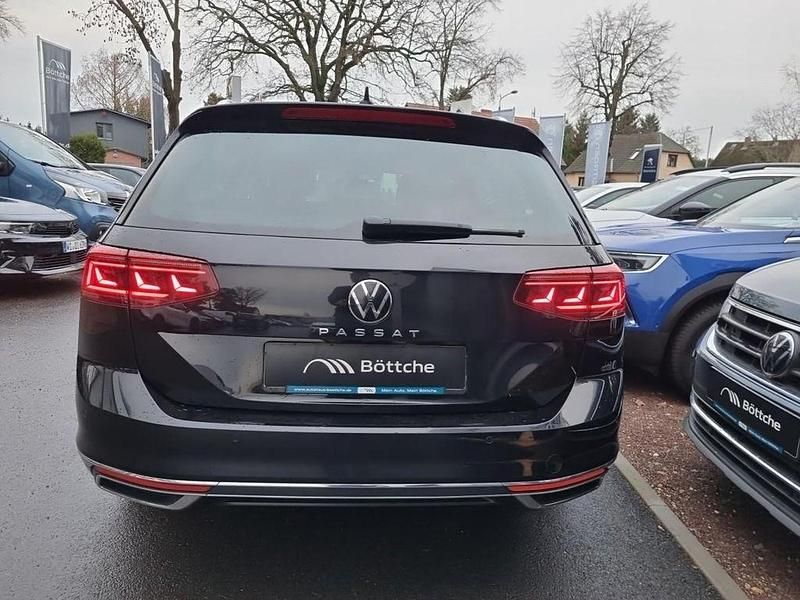 Gebraucht VW Passat Elegance 150 PS (110 kW) 2023 Deep black perleffekt Kombi