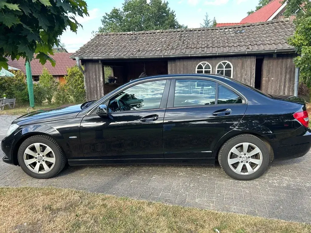 Gebraucht Mercedes C180 156 PS (114 kW) 2011 Schwarz Limousine