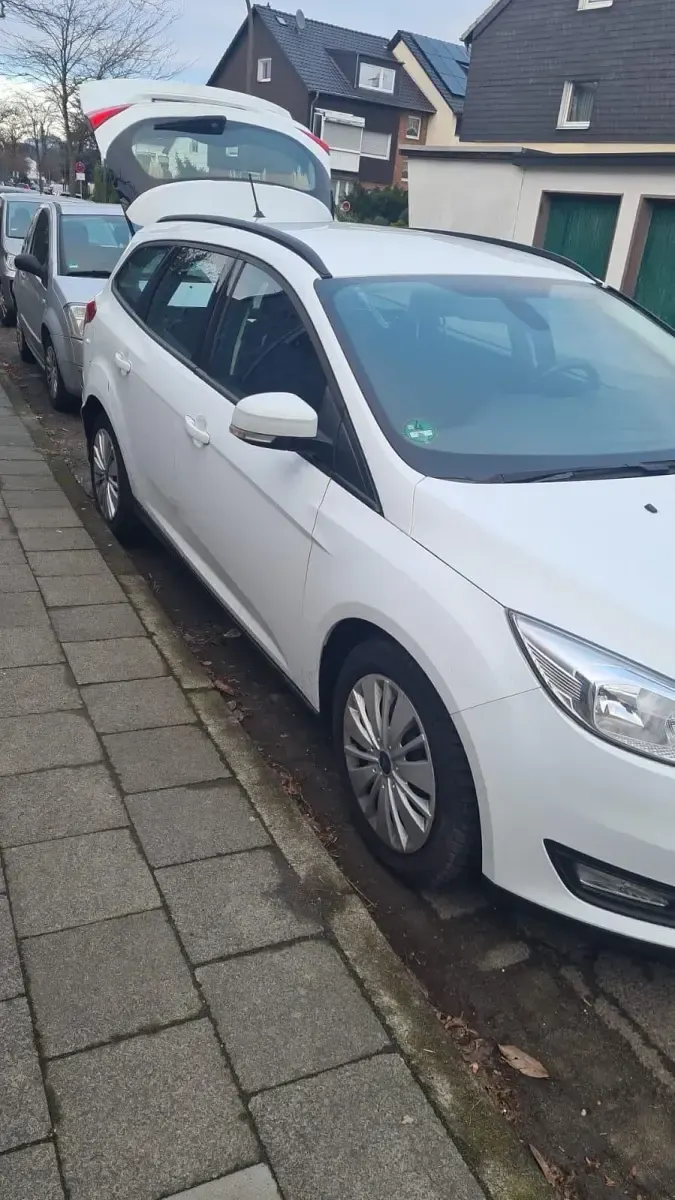 Gebraucht Ford Focus 120 PS (88 kW) 2018 Weiß Kombi