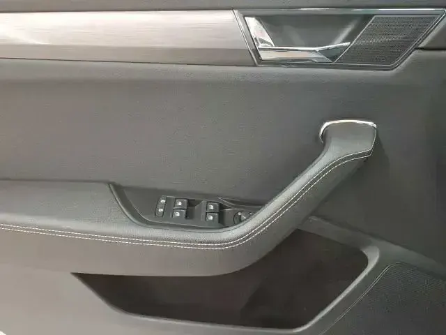 Gebraucht Skoda Superb Style 150 PS (110 kW) 2023 Lavablau metallic Kombi