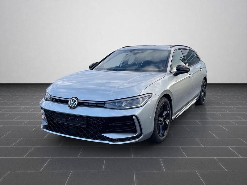 Gebraucht VW Passat 150 PS (110 kW) 2026 Oyster silver metallic (metallic) Limousine