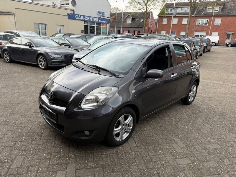 Grau Gebraucht 2011 Toyota Yaris Edition Limousine | 5.999 € (Etwas zu teuer) - Bild 1/4