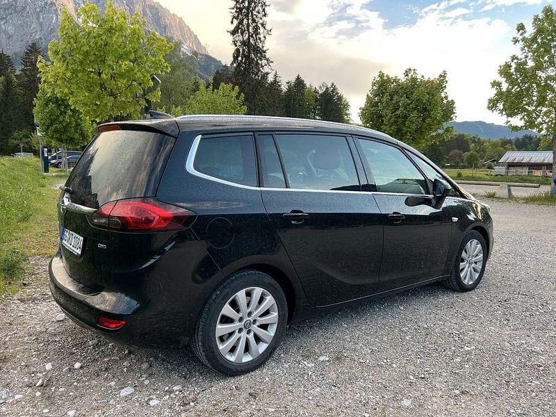 Schwarz Gebraucht 2016 Opel Zafira Innovation Van / Kleinbus | 10.200 € (Fairer Preis) - Bild 1/4