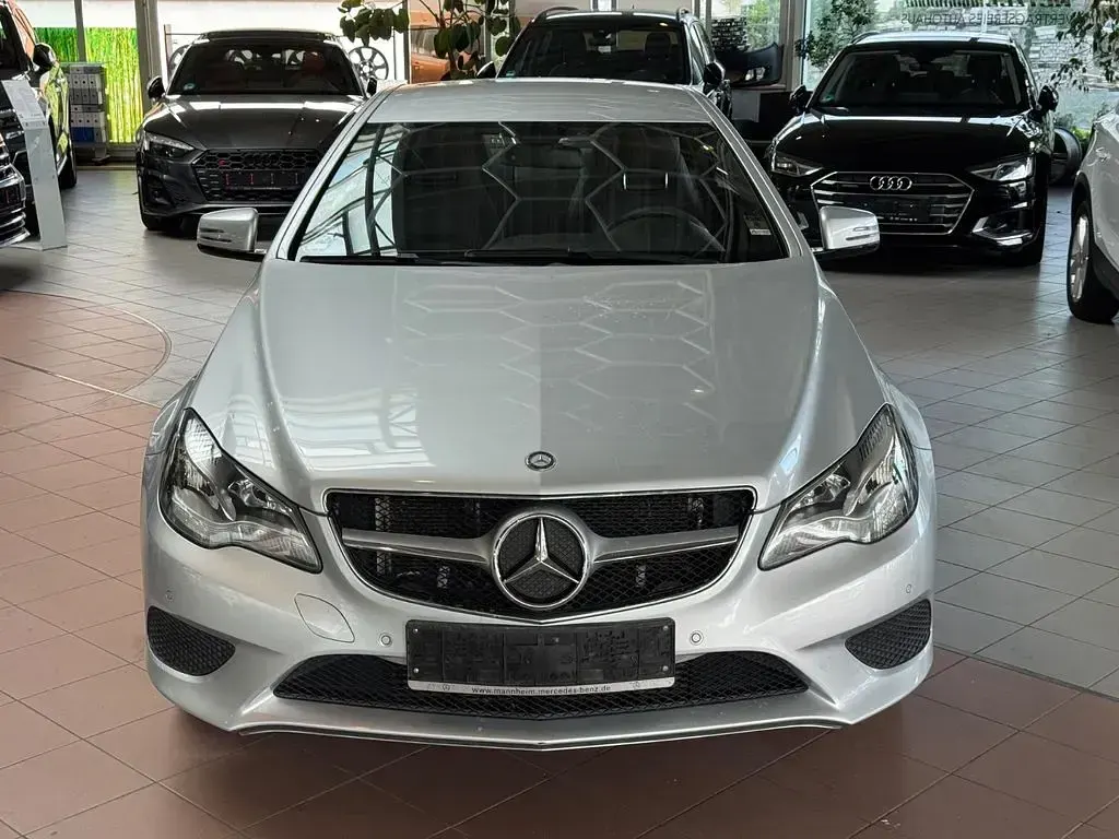 Gebraucht Mercedes E200 184 PS (135 kW) 2015 Silber Coupé