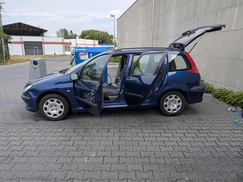 Blau Gebraucht 2004 Peugeot 206 Filou Kombi | 1.700 € (Etwas zu teuer) - Bild 1/4