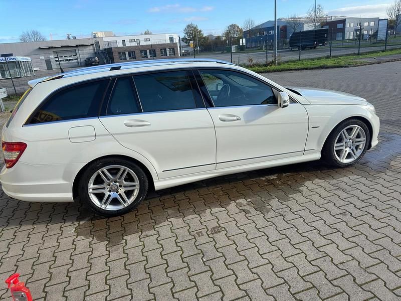 Weiß Gebraucht 2009 Mercedes C320 Avantgarde Kombi | 5.000 € (Fairer Preis) - Bild 1/4