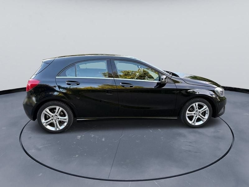 Gebraucht Mercedes A180 122 PS (89 kW) 2013 Schwarz Kleinwagen
