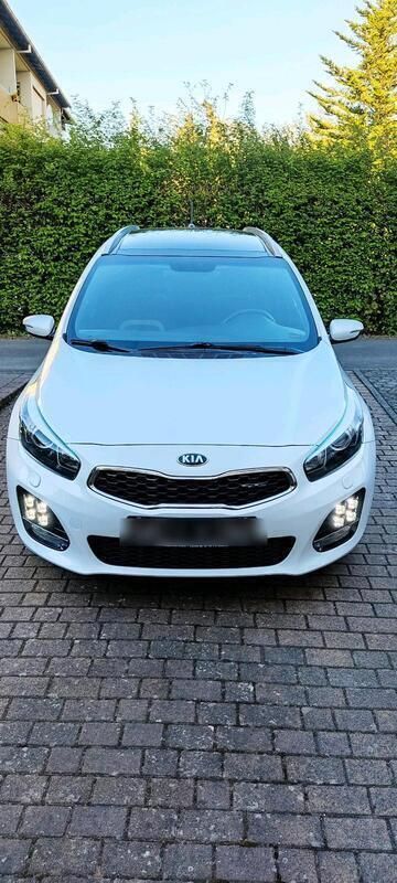 Weiß Gebraucht 2015 Kia Ceed Coupé | 10.900 € (Fairer Preis) - Bild 1/4