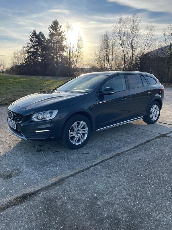 Gebraucht Volvo V60 CC 190 PS (139 kW) 2017 Grau Kombi