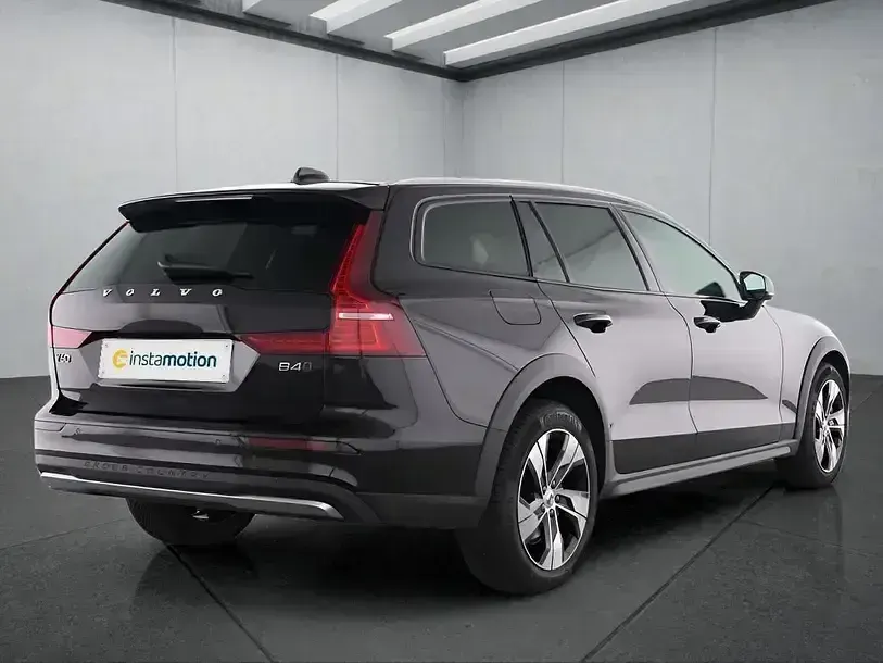Gebraucht Volvo V60 197 PS (144 kW) 2023 Schwarz Kombi