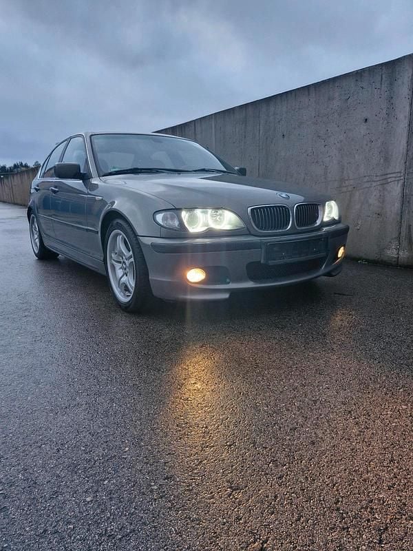 Second-hand BMW 330 204 CP (150 kW) 2004 Andere farben Berlinǎ