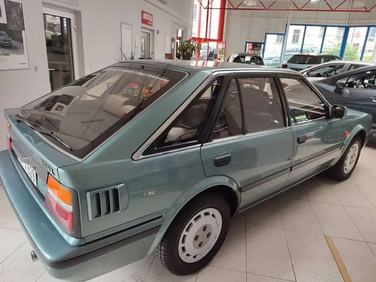 Gebraucht Nissan Bluebird 105 PS (77 kW) 1990 Grün Limousine