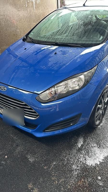 Blau Gebraucht 2013 Ford Fiesta Kleinwagen | 3.600 € (Fairer Preis) - Bild 1/4