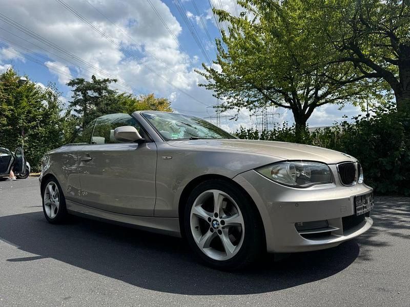 Silber Gebraucht 2010 BMW 118 Cabriolet Advantage Cabrio | 4.490 € (Fairer Preis) - Bild 1/4