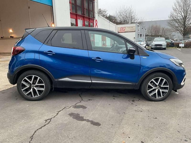 Gebraucht Renault Captur 150 PS (110 kW) 2018 Blue rqh + black gne SUV