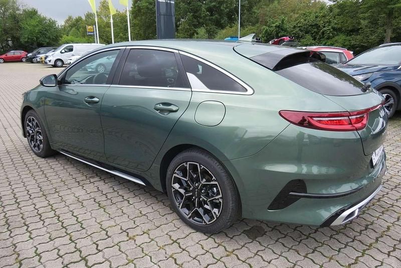Neu Kia ProCeed GT-Line 140 PS (102 kW) 2025 Experience green metallic Kleinwagen