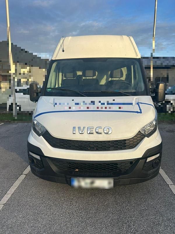Gebraucht Iveco Daily 126 PS (92 kW) 2016 Weiß Van / Kleinbus